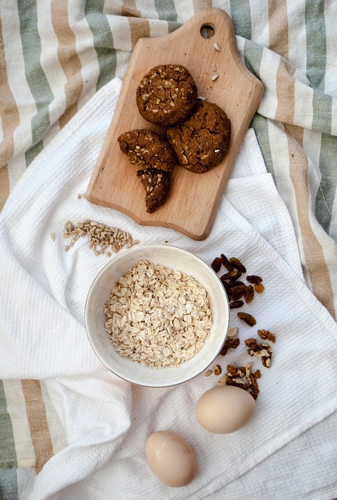 Indulge in Delicious Homemade Oatmeal Cookies with Our Easy Recipe!